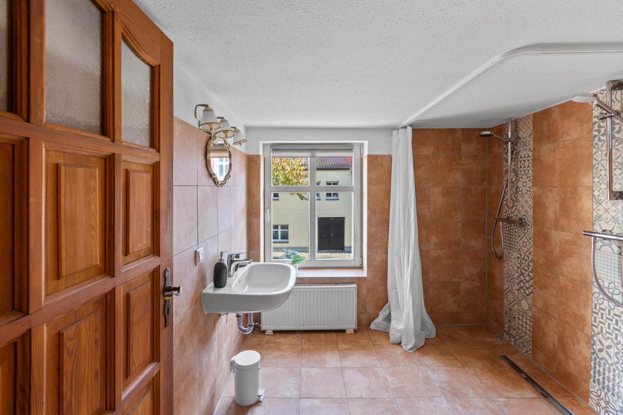 Sabina Monteurwohnung I 75 Zoll Tv I Kueche I Bad I Backofen I Trebbin Exterior foto